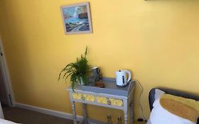 Light Airy Comfy Small Double Room With En-Suite